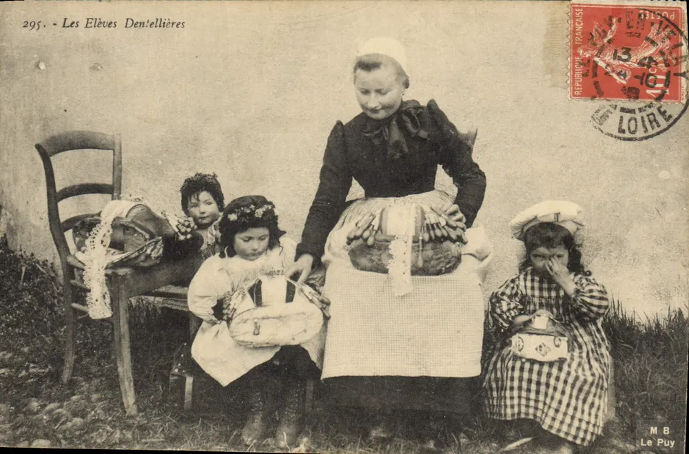 Die Schülerinnen der Zahnschmiede — Le Puy, Loire — M.B. Nr. 295 - Vorderseite