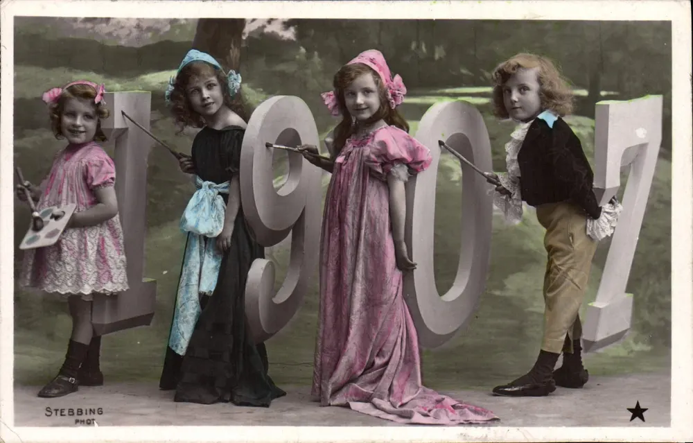 Kinder mit den Zahlen 1907 — Stebbing Phot - Vorderseite