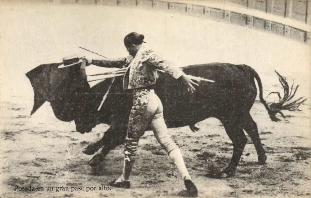 Posada en un gran pase por alto — Torero und Stier — Verlag A.E. (A.E.) - Vorderseite
