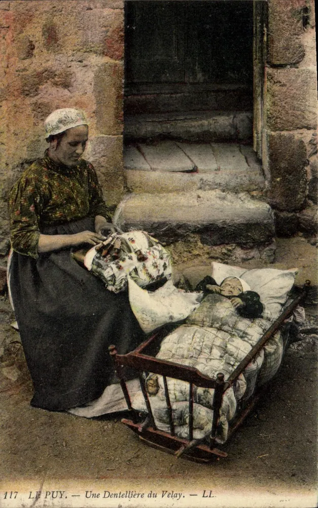 Le Puy — Une Dentellière du Velay — LL - Recto