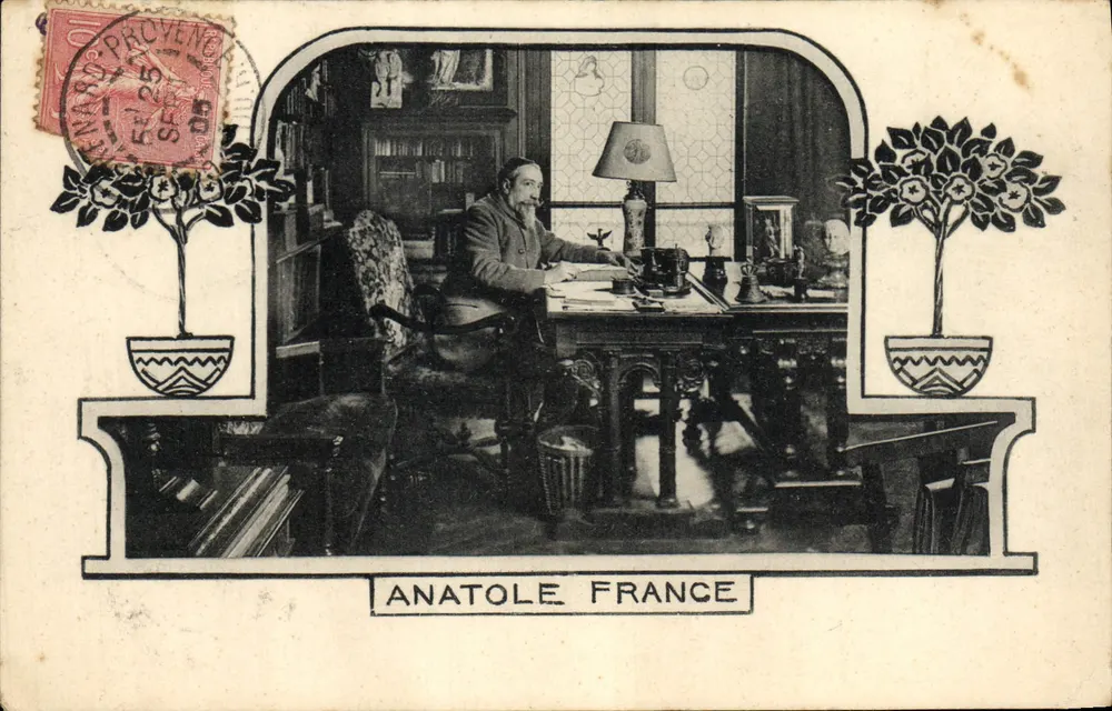 Anatole France — em seu escritório — editor Les Annales Politiques et Littéraires - Frente