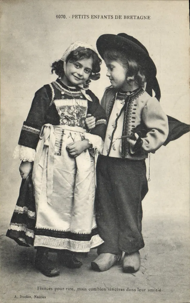 Pequenos filhos da Bretanha — A. Duclos, Nantes, n° 1070 - Frente