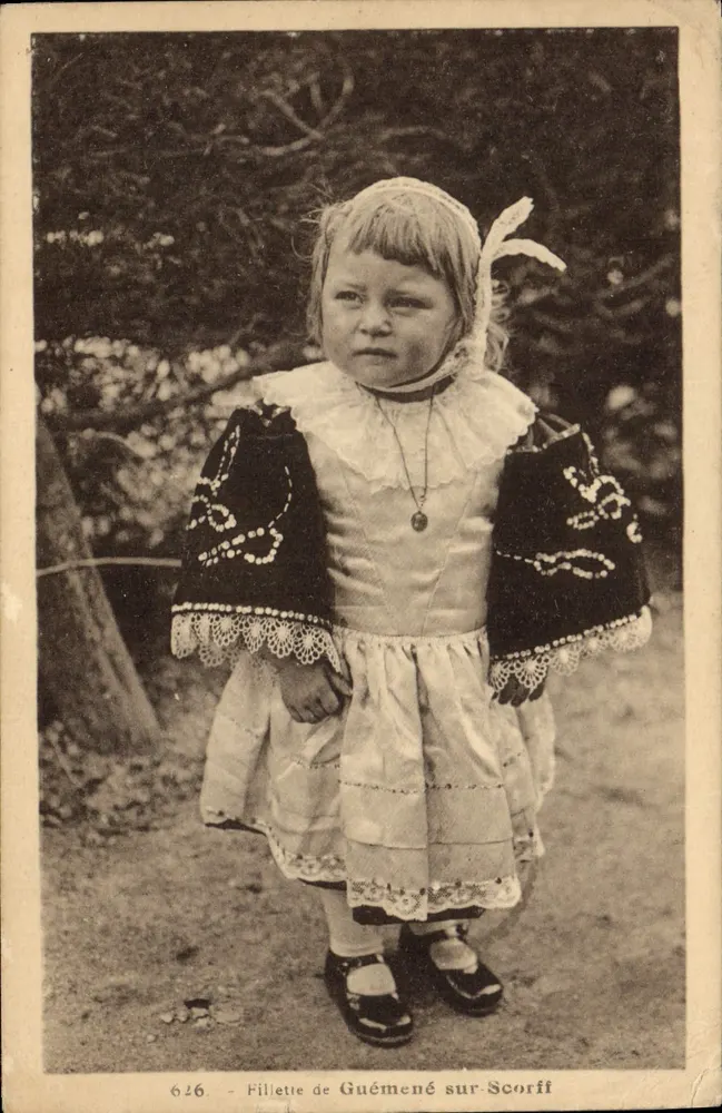 Fillette de Guémené-sur-Scorff — portrait en extérieur — éditeur Laurent-M. Hermes, n° 626 - Frente