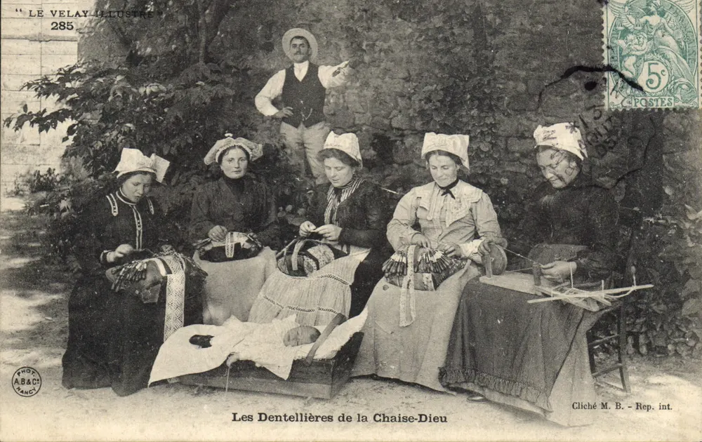 Les Dentellières de la Chaise-Dieu — Le Velay illustré, n°285 — Cliché M. B. - Rep. int. - Vorderseite