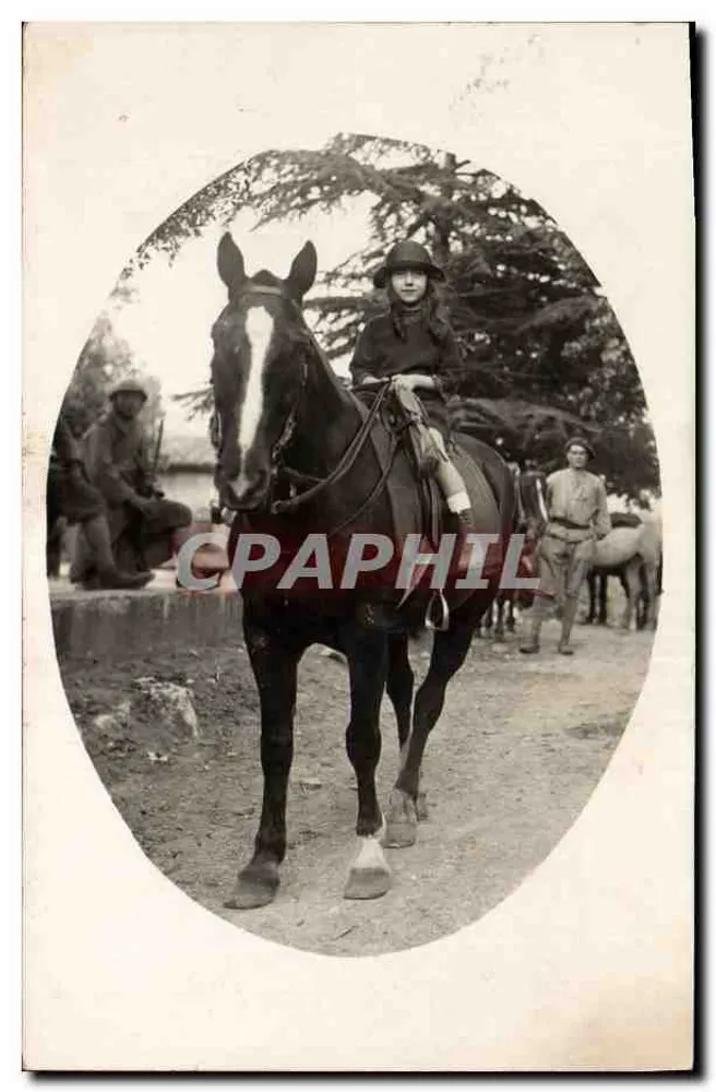 Junge Frau auf Pferd — Schwarz-weiß-Fotografie — unbekannter Verlag - Vorderseite