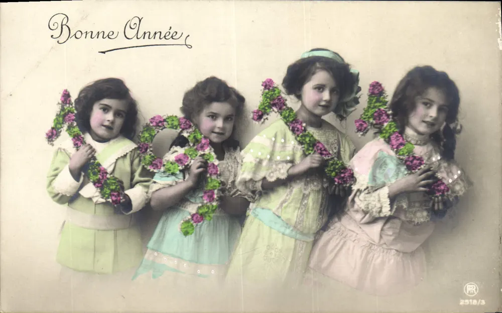 Vier junge Mädchen — mit Blumenkrönchen — Verlag RR n° 2518/3 - Vorderseite