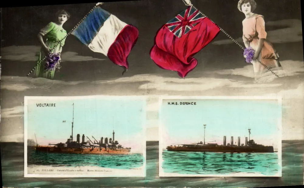 Voltaire e H.M.S. Defence — Cruisers de guerra franceses e britânicos — Editor não identificado, série não visível - Frente