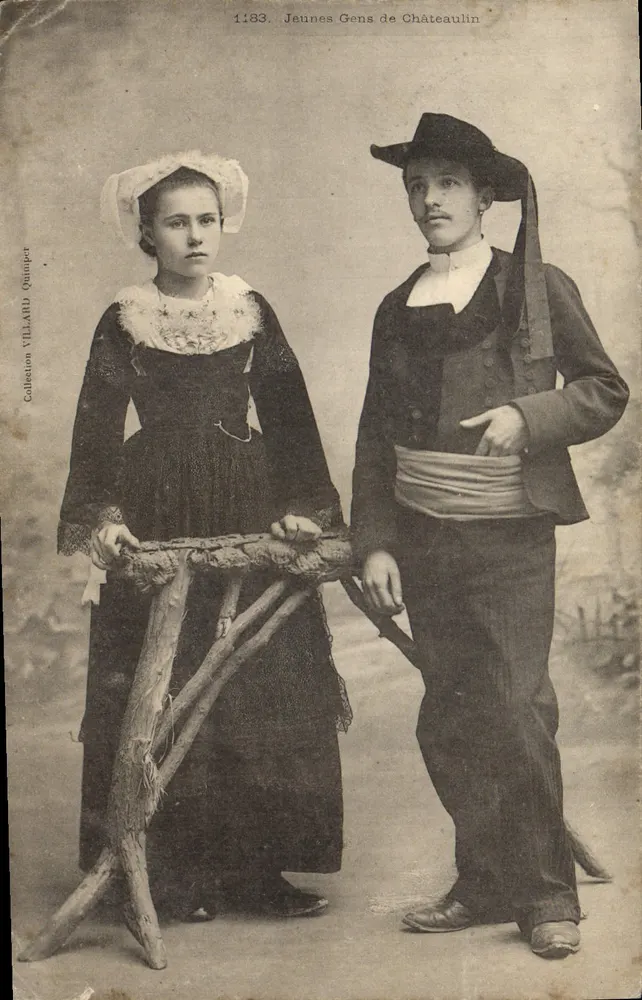 Jeunes Gens de Châteaulin — portrait en costume local — Collection VILLARD Quiniper, n° 1183 - Frente