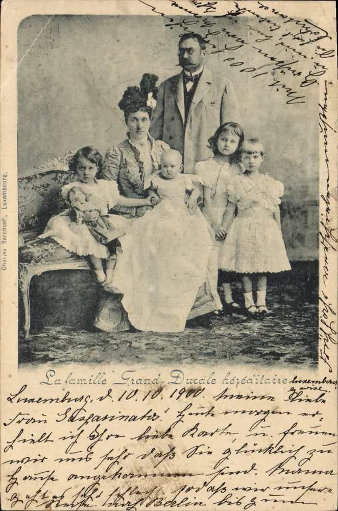 Die erbberechtigte Großherzogliche Familie — Studioaufnahme — Verlag Cras & Bernhoef, Luxemburg - Vorderseite