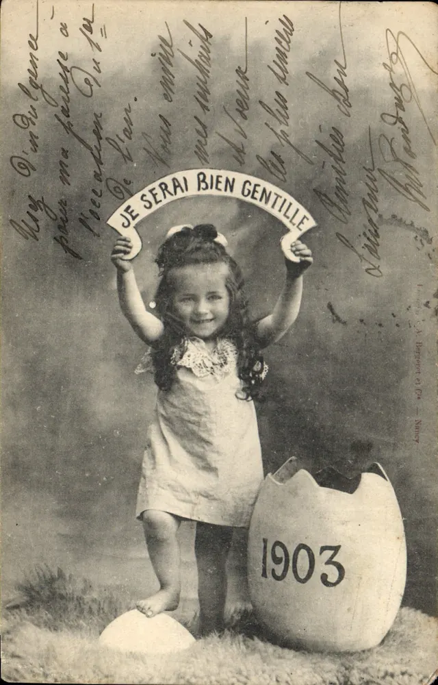 Petite fille — scène de studio avec œuf géant — A. Borgniet et Cie, Nancy - Vorderseite