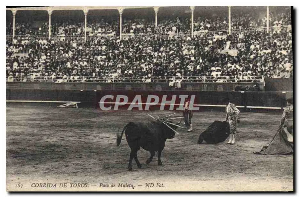 Corrida de touros — Paso de Muleta — ND Fot. - Frente