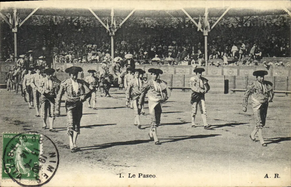 O Paseo — Nîmes — A.R. - Frente