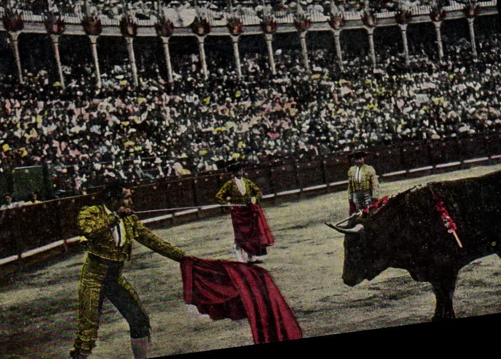 Corrida de touros — arena de Sevilha — 4508 - Frente