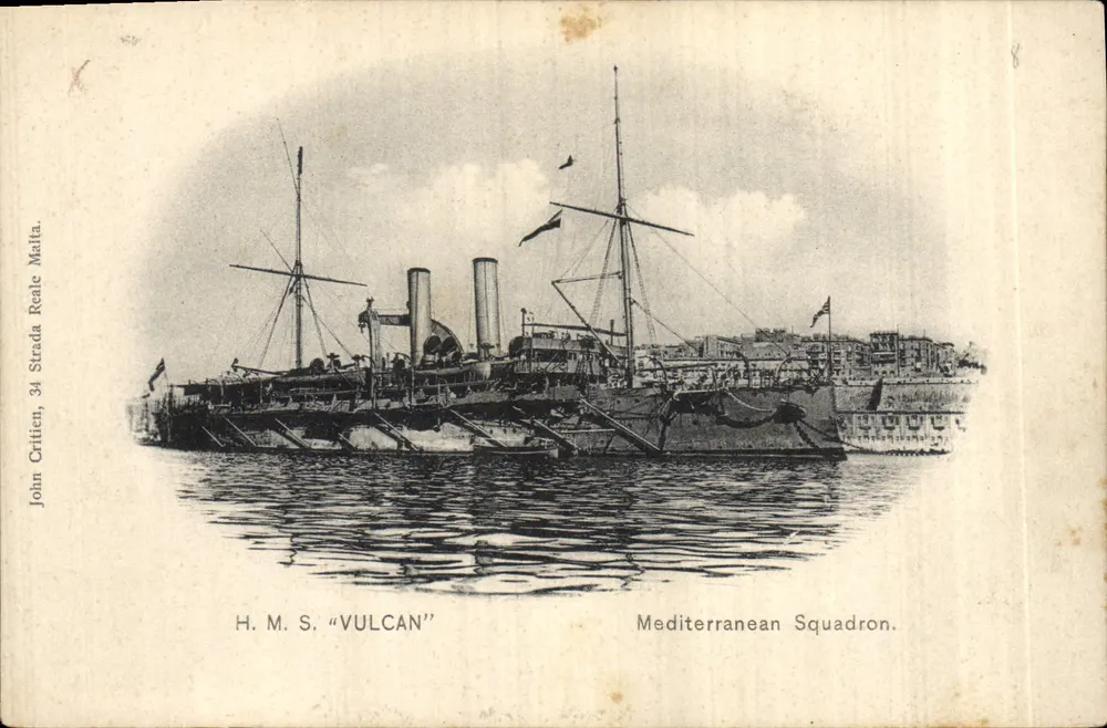 H.M.S. "VULCAN" — cruzador da Esquadra do Mediterrâneo — editor John Critien, Strada Reale, Malta - Frente