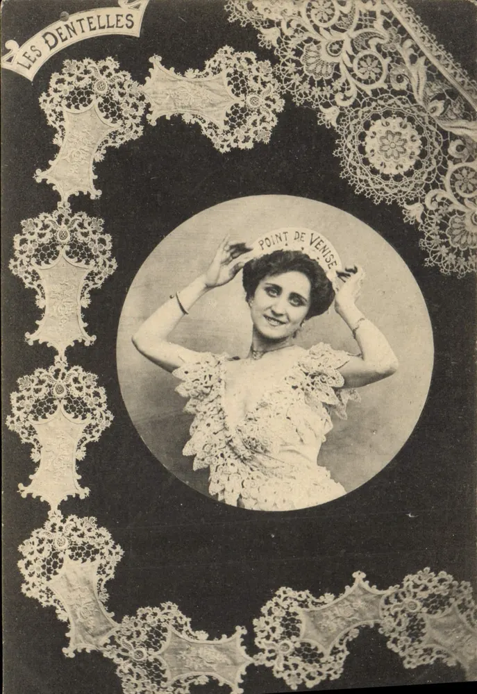 Mulher em vestido de renda — Ponto de Veneza — Fotógrafo A. Bergerot & Cie, Nancy - Frente