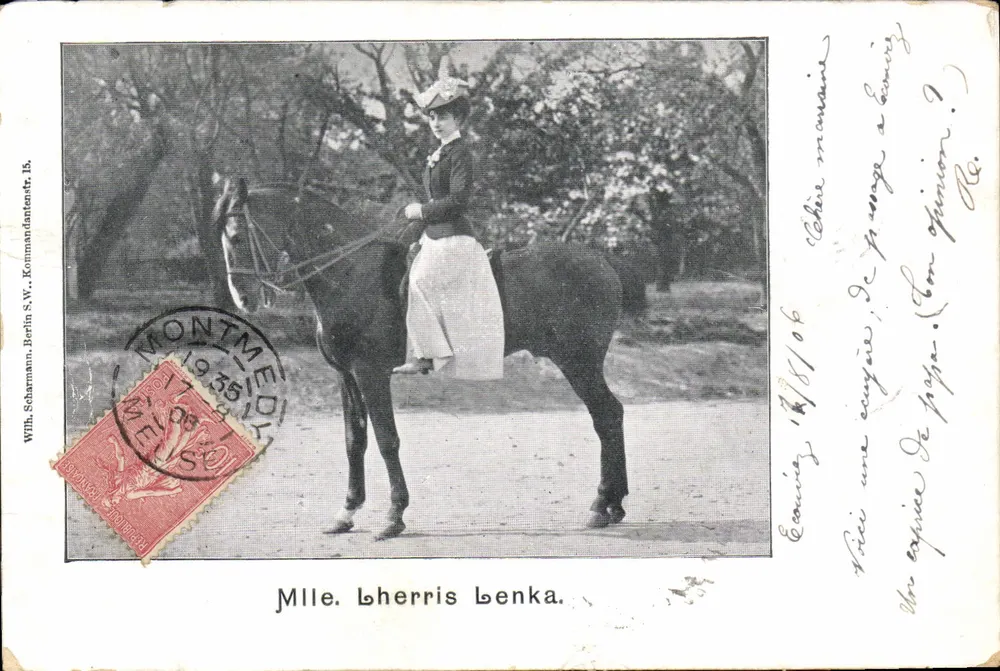 Mlle. Bherris Benka — Cavaleira a cavalo — With. Scharmann, Berlin S.W., Kommandantenstr. 15 - Frente
