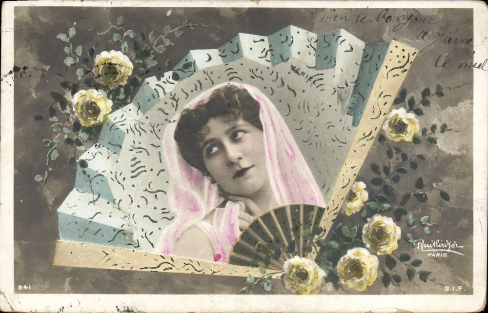 Junge Frau mit Fächer — gerahmtes Porträt in gelben Rosen — Verlag Reuillinger, Paris, n° 941 - Vorderseite
