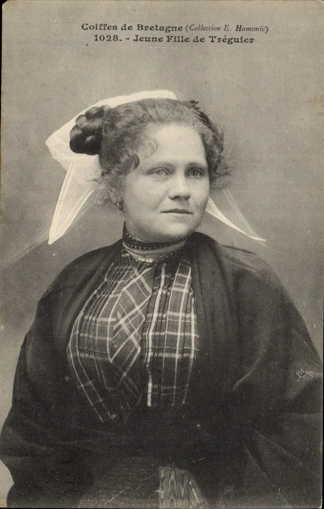 Coiffes da Bretanha — Jovem Menina de Tréguier — Coleção E. Hamonic, n° 1028 - Frente