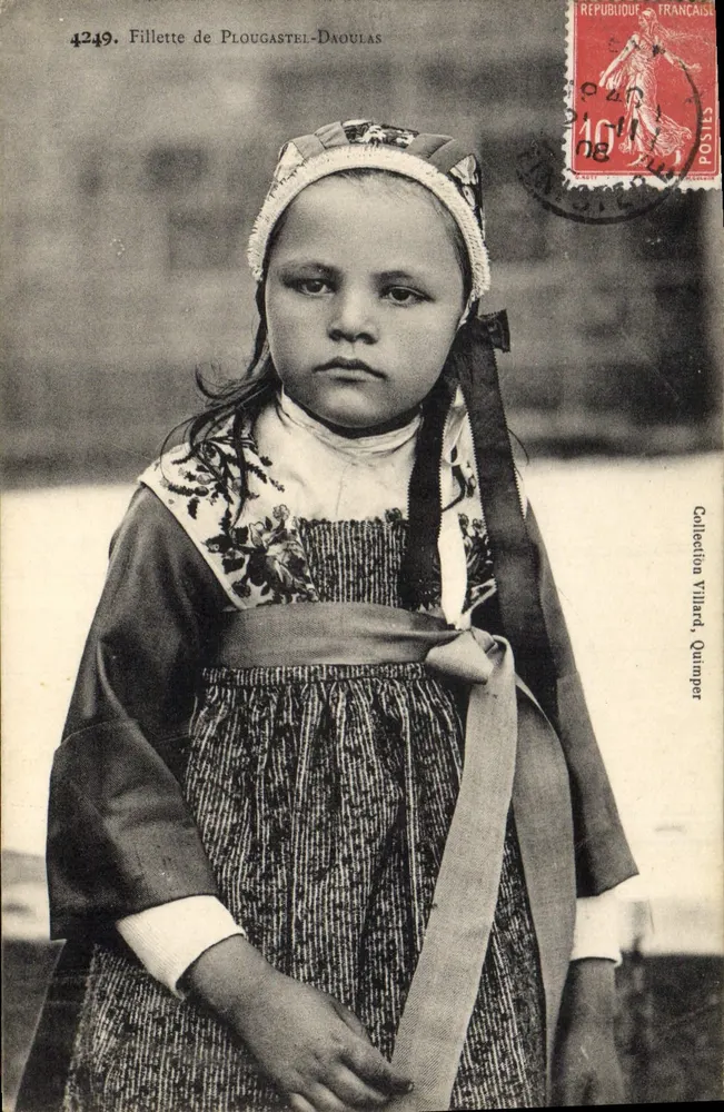 Menina de Plougastral-Daoulas — Coleção Villard, Quimper — n° 1249 - Frente