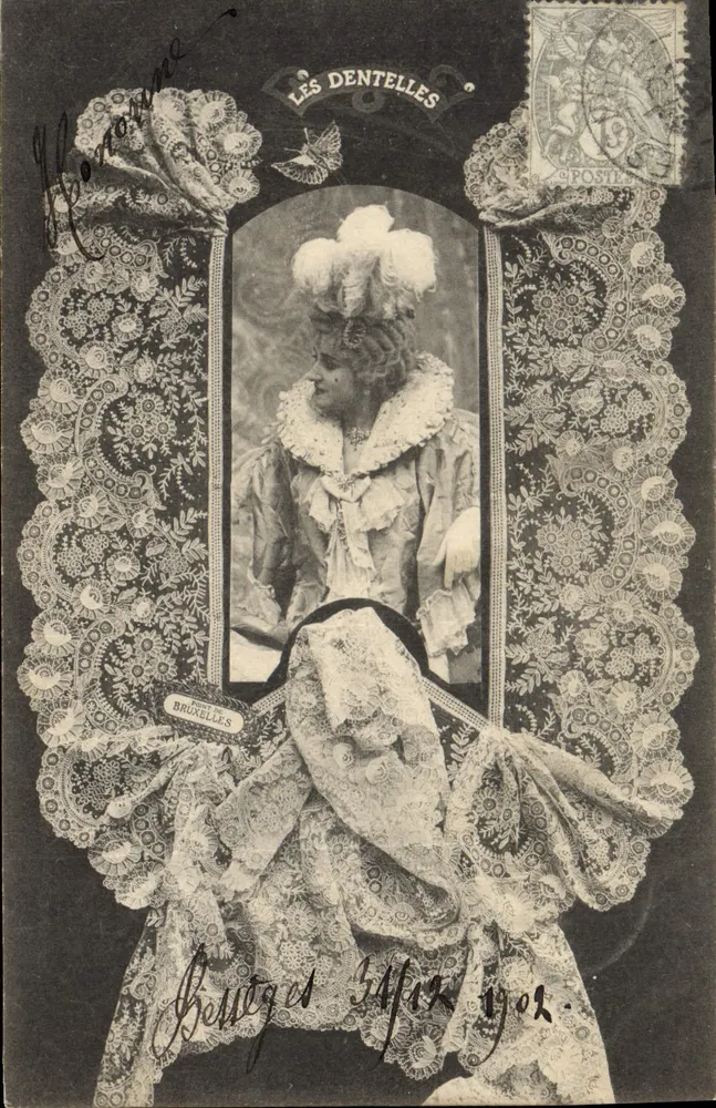 Mulher em vestido de renda — Bruxelas — Editora: Les Dentelles, n° 1902 - Frente