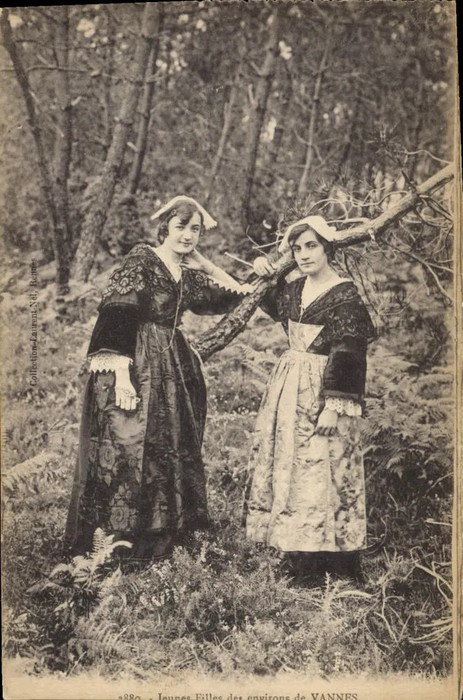Giovani ragazze nei dintorni di VANNES — Collection Laurent N.d., Rennes — n° 3880 - Recto