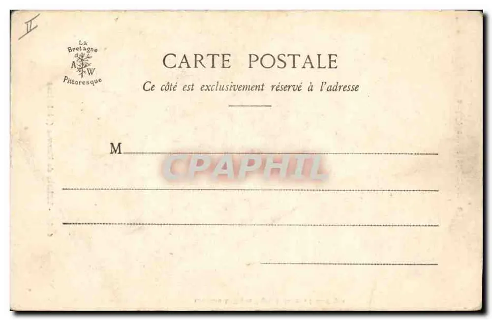 Fillette de Hanvec — jeune fille en costume breton traditionnel près d'un pilier en pierre — éditeur La Bretagne Pittoresque, n° 1045 - Verso