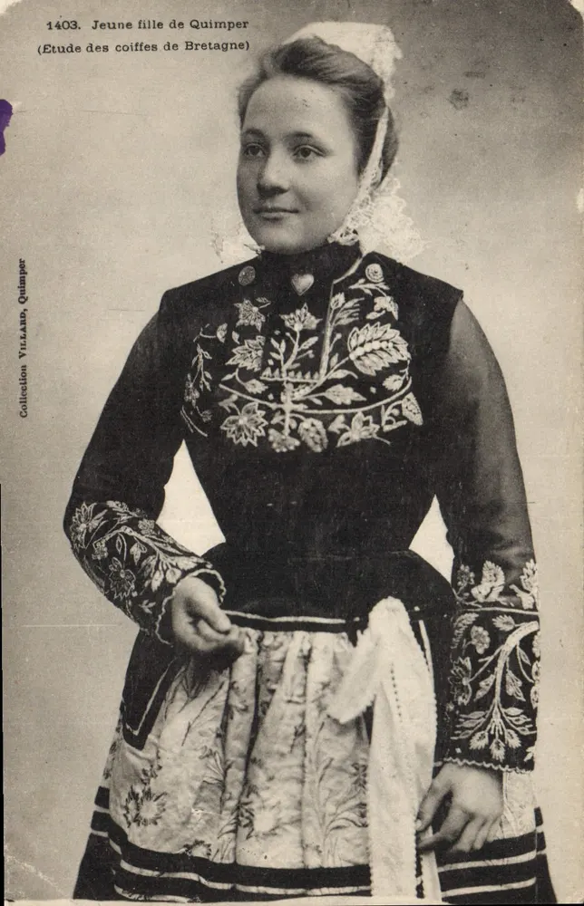 Jeune fille de Quimper — étude des coiffes de Bretagne — Collection VILLARD Quimper, n° 1403 - Frente