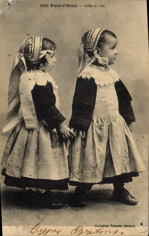 Pont-l'Abbé — Deux fillettes bretonnes en costume traditionnel — Collection VILLARD, Quimper - Frente