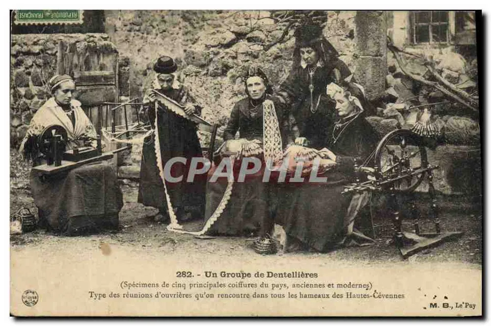 Eine Gruppe von Dentellières — Beispiele von fünf Hauptfrisuren des Landes, alt und modern — M. B., Le Puy - Vorderseite