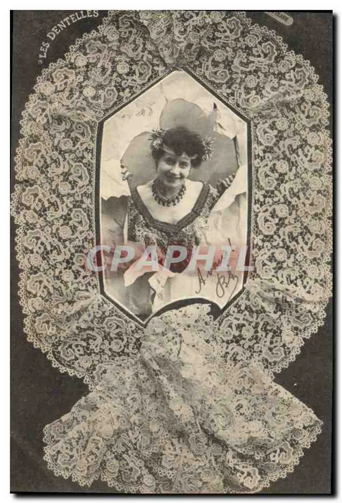 Mulher em vestido de renda — editor A. Bergeret & Cie, n° 83 - Frente