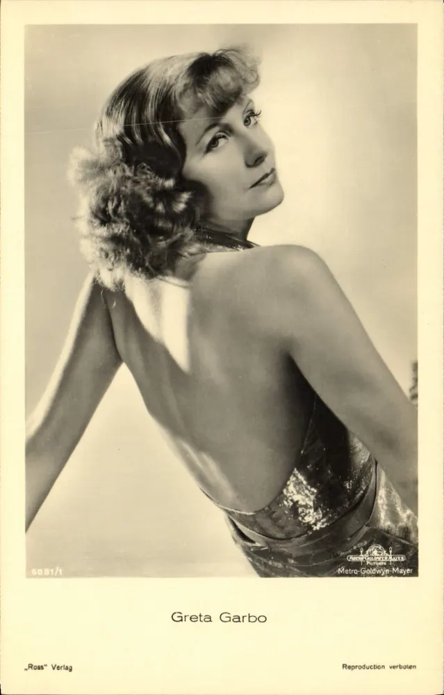 Greta Garbo — retrato de busto — "Ross" Verlag n° 6081/1 - Frente