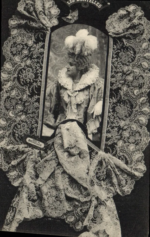 Mulher em traje de renda — Bruxelas — Fototipia A. Bergeret e Cie Nancy - Frente
