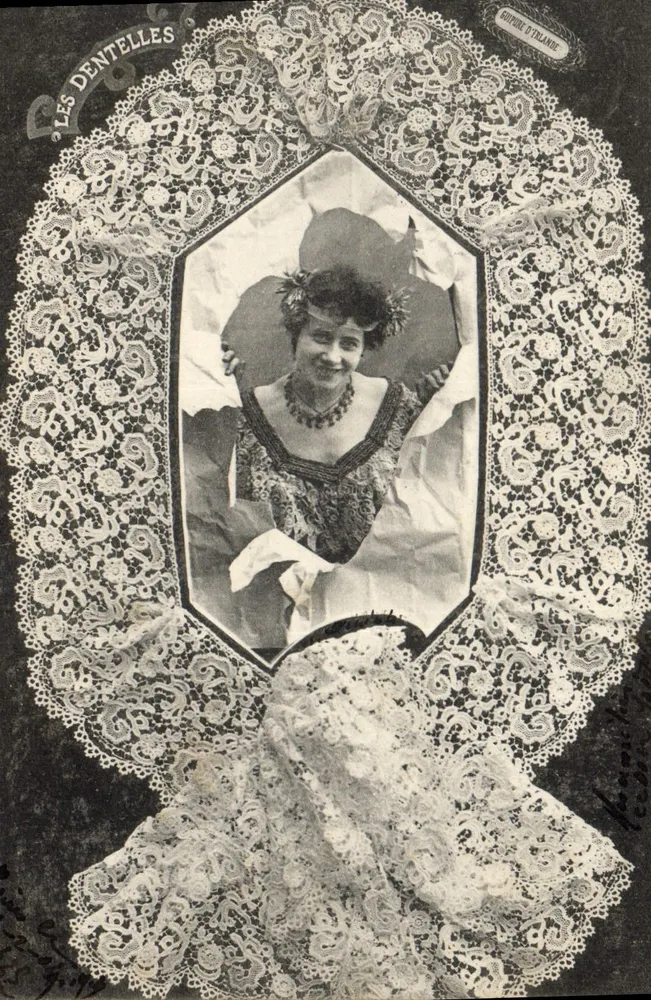 Mulher em vestido de renda — editor Goupil da Irlanda — série A - Frente