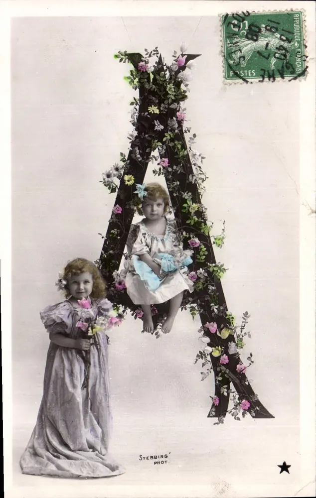 Zwei Kinder — Blumendekor 'A' — Stebbing Phot. - Vorderseite