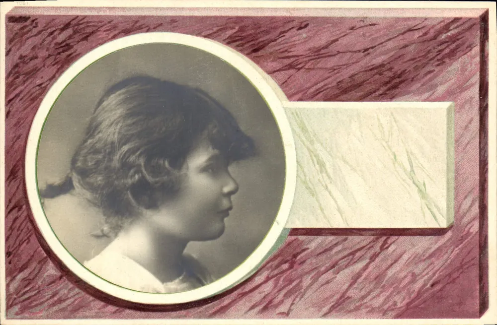 Retrato de jovem mulher — perfil — n°92 - Frente