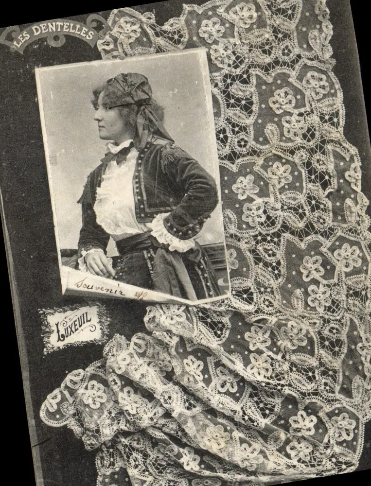 Kobieta w tradycyjnym stroju — Souvenir de Luxeuil — Wydawca Luxeuil - Awers