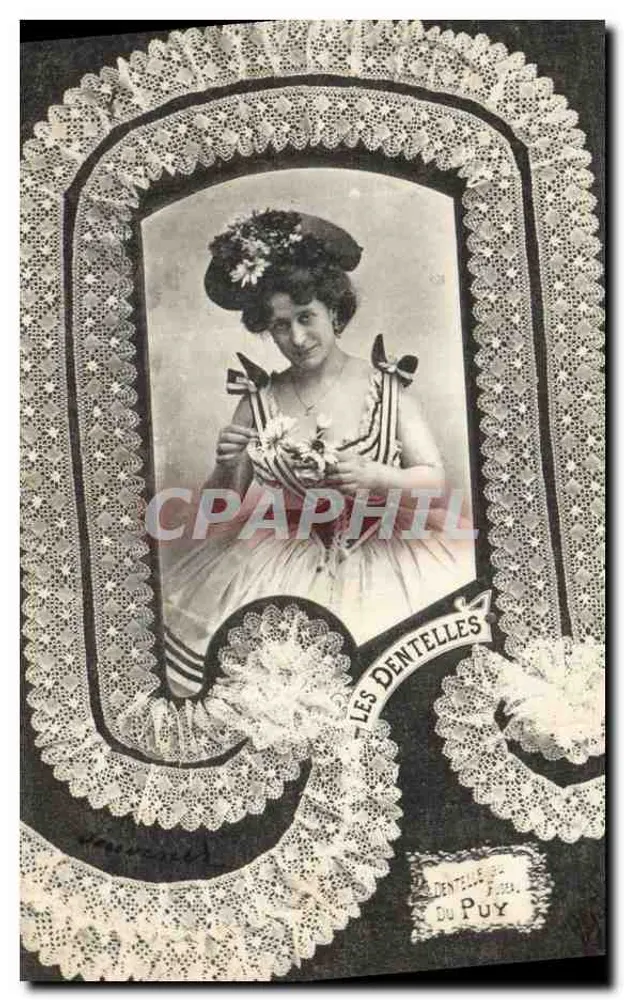 Mulher com vestido listrado e chapéu florido — Dentes do Puy — Fototipia A. Berkenet & Cie, Nantd - Frente