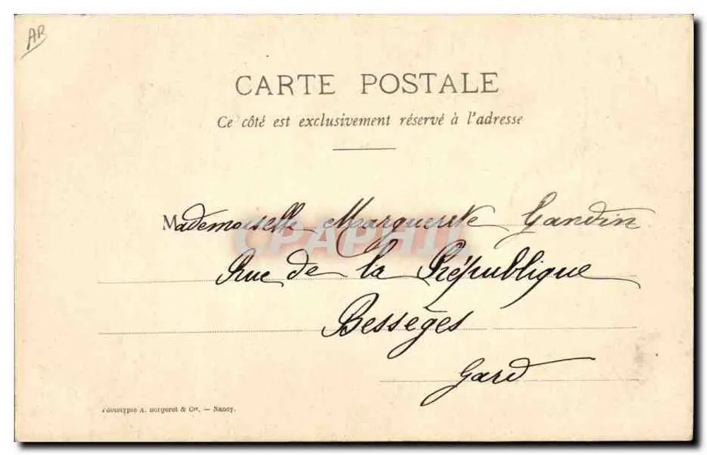 Mujer en vestido de encaje — Les Dentelles du Puy — editor A. Bourgeret & Cie, Nancy - Reverso