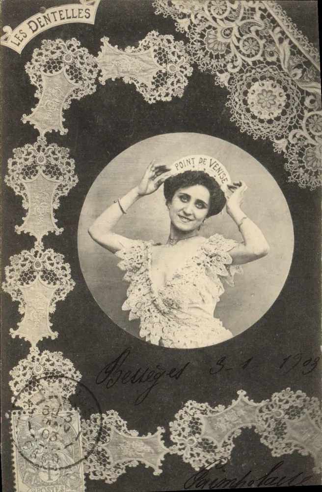 Mulher em vestido de renda — Ponto de Veneza — editor A. Bargaret & Cie, Saucy, número de série não visível - Frente