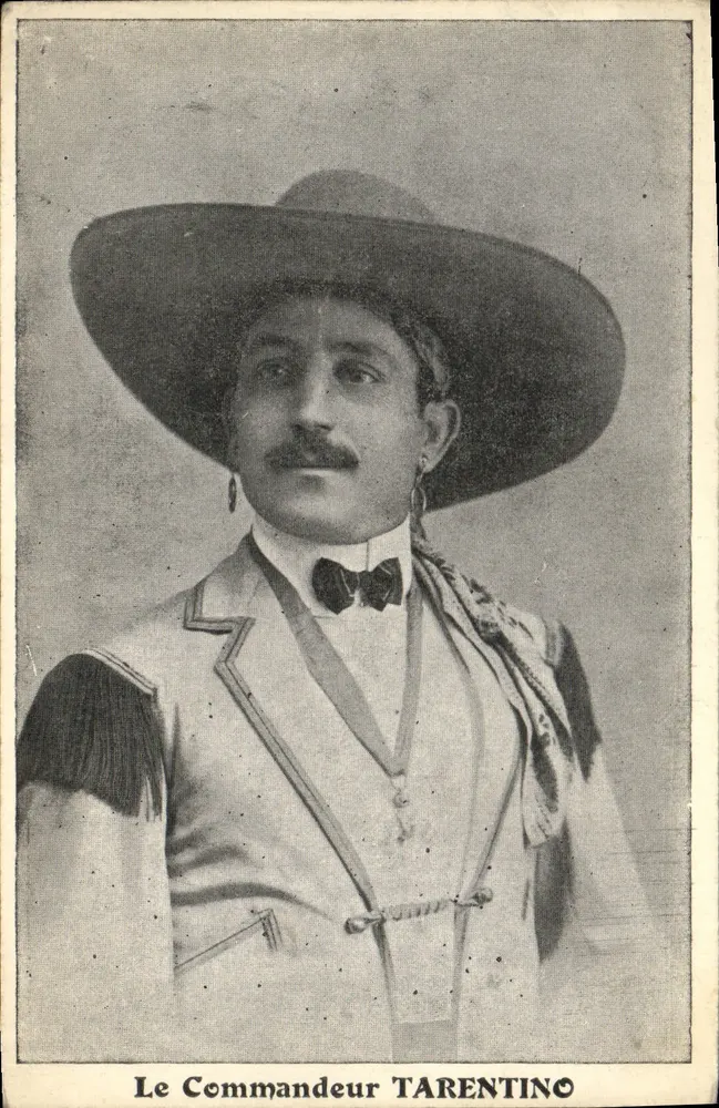O Comendador TARENTINO — retrato em traje mexicano — editor não visível - Frente