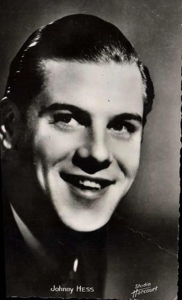 Johnny Hess — retrato — Estúdio Harcourt - Frente