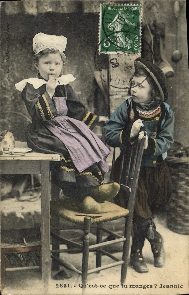 Dois crianças em traje bretão — Col. HaMons, St-Brieuc — n° 2831 - Frente