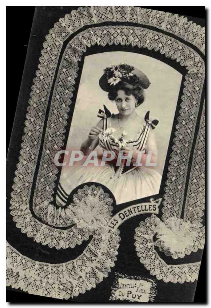 Dentadura do Puy — mulher em traje de renda — Fototipia A. Bergeret e J. Nanoy - Frente