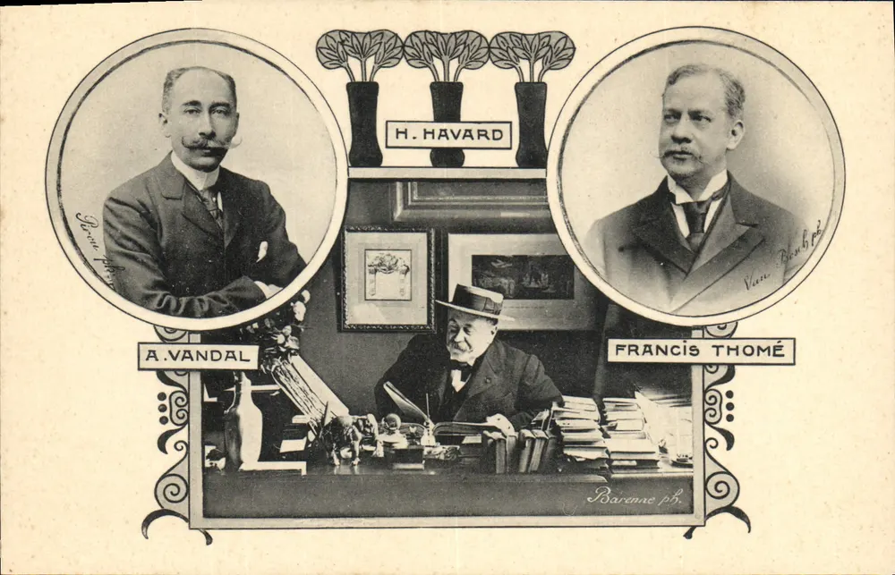 A. Vandal, H. Havard, Francis Thomé — Fotografia de três homens — Barenne p.b. - Frente