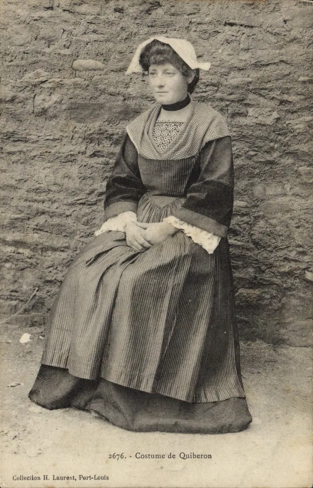 Traje de Quiberon — Coleção H. Laurent, Port-Louis — n° 2676 - Frente