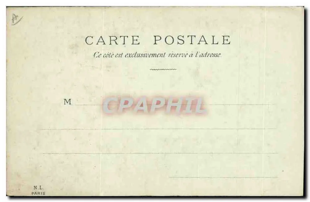 Frau in einem Schlafzimmer — Innenansicht mit an der Decke hängendem Kronleuchter — Verlag N.L. PARIS - Rückseite
