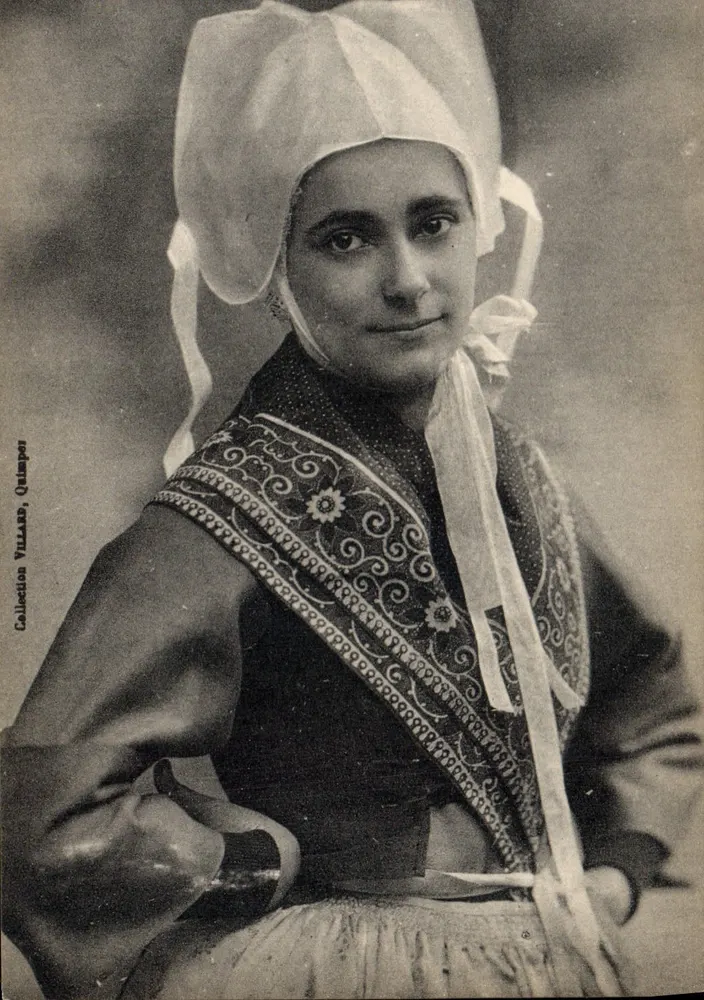 Frau im traditionellen Kleid — Collection Villars, Quimper - Vorderseite