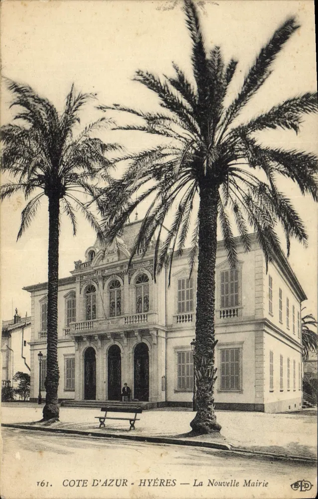 Hyères — Das Neue Rathaus — Côte d'Azur - Vorderseite