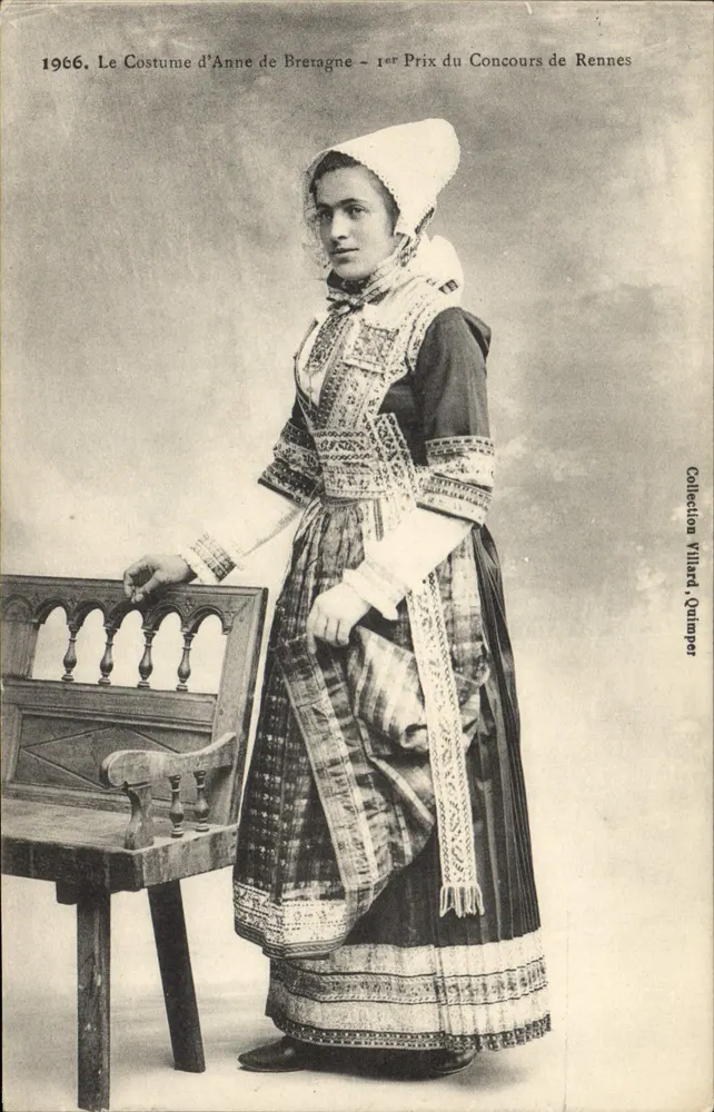 Kleidung von Anne von Bretagne — 1. Preis des Wettbewerbs von Rennes — Sammlung Villiard, Quimper - Vorderseite