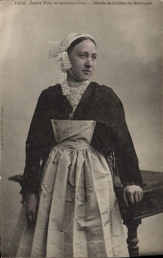 Junge Frau aus Questembert — Studie zu bretonischen Kopfbedeckungen — Sammlung VIIIa, Quimper, n°1212 - Vorderseite